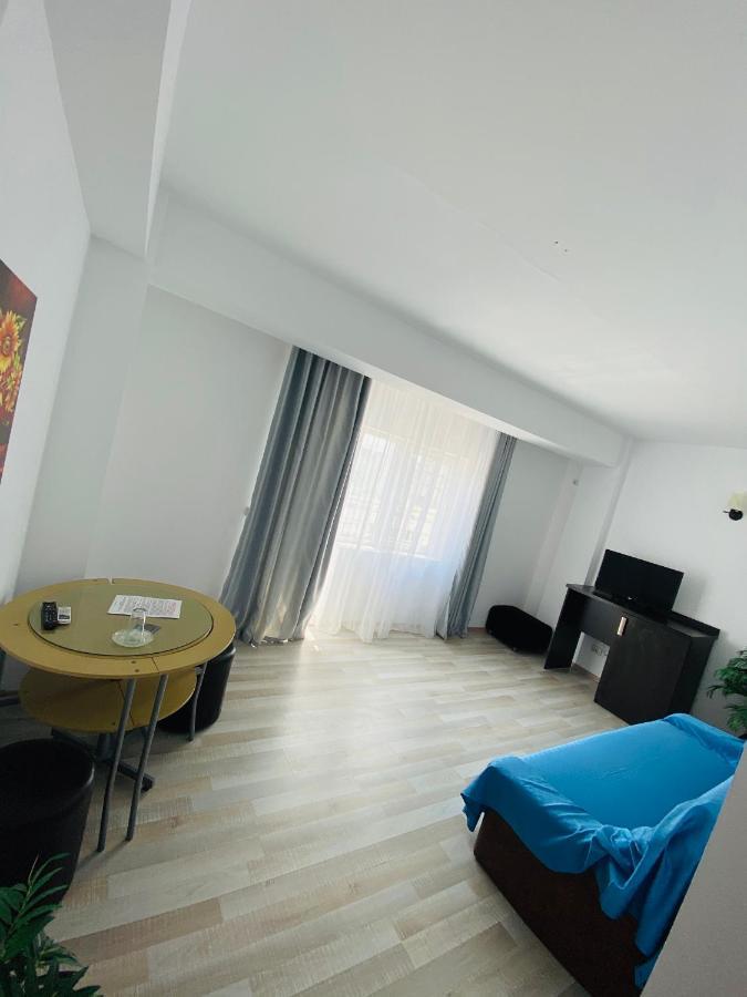 Hotel Blue Wave à Năvodari Extérieur photo