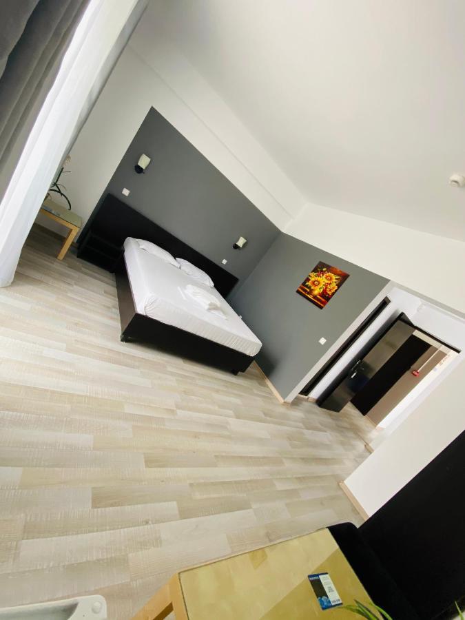 Hotel Blue Wave à Năvodari Extérieur photo