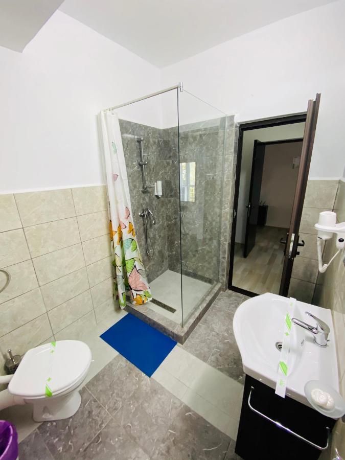 Hotel Blue Wave à Năvodari Extérieur photo