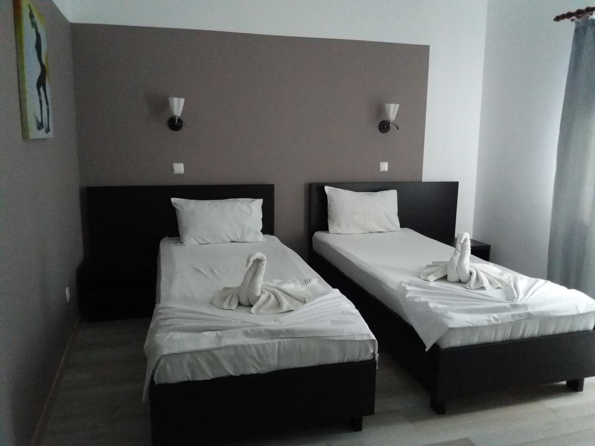 Hotel Blue Wave à Năvodari Extérieur photo