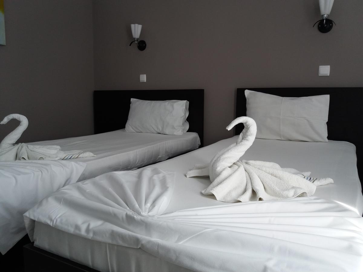 Hotel Blue Wave à Năvodari Extérieur photo